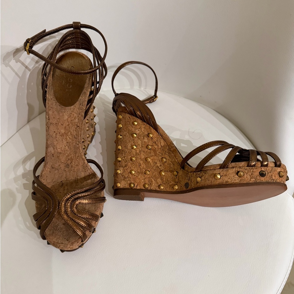 Gucci Brown Wedges with Gold Accents.. perfect condition - Picture 3 of 6